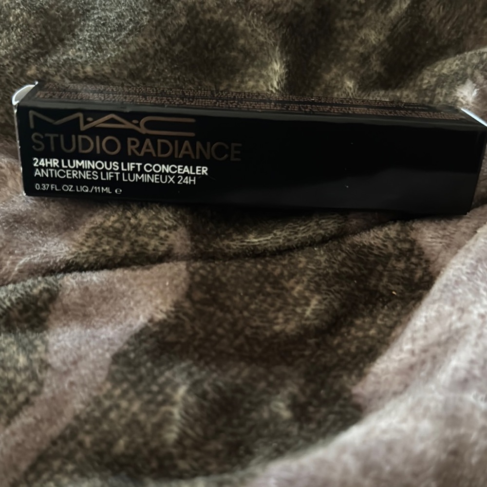 MAC Studio Radiance Concealer